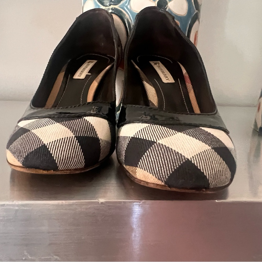 Burberry high heels 👠